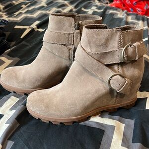 Women's Tan Suede Ankle Boots
